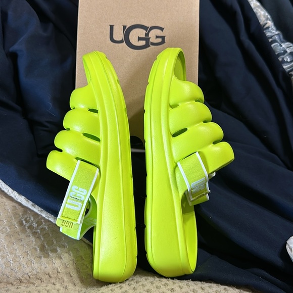 NIB and never worn lime green UGG K-Sport Yeah slides with removable straps. - Picture 3 of 4